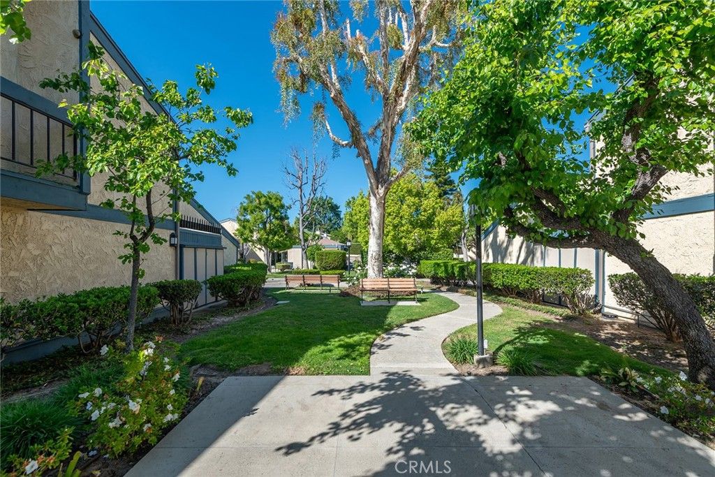 Image 2 of property listing at 16715 Vanowen, Van Nuys, CA 91406