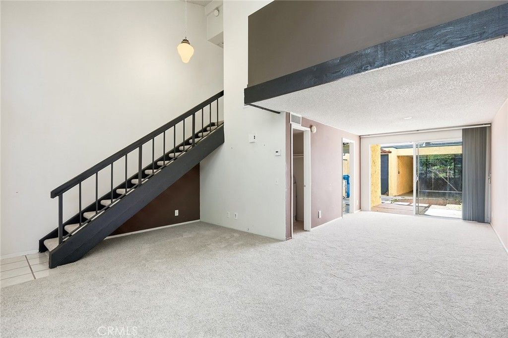 Image 6 of property listing at 16715 Vanowen, Van Nuys, CA 91406