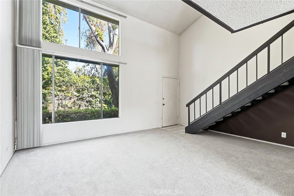 Image 7 of property listing at 16715 Vanowen, Van Nuys, CA 91406