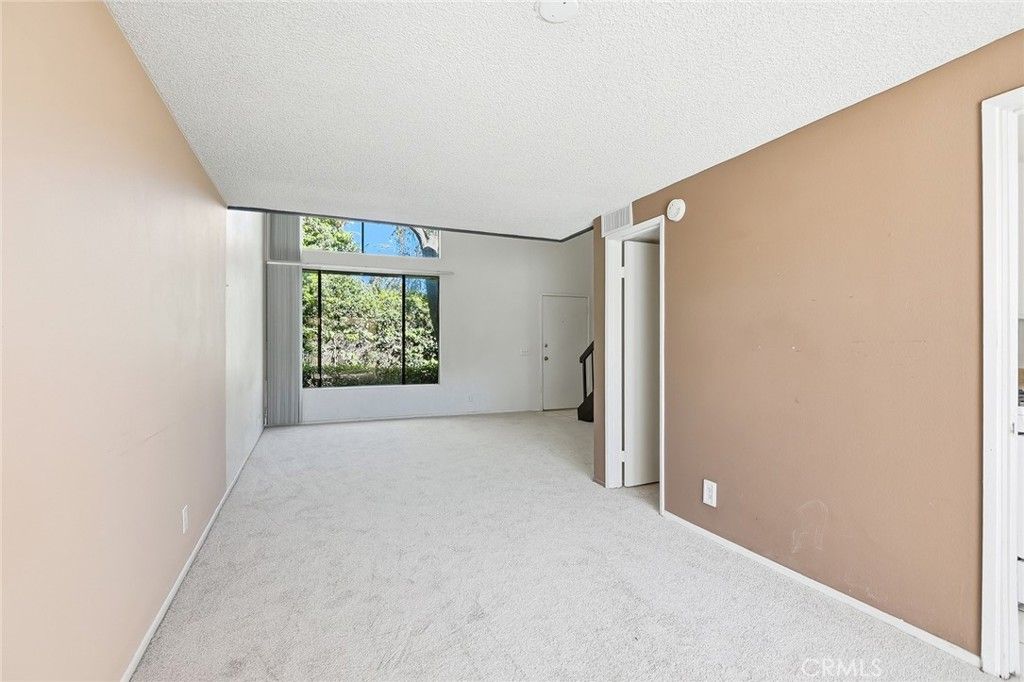 Image 9 of property listing at 16715 Vanowen, Van Nuys, CA 91406