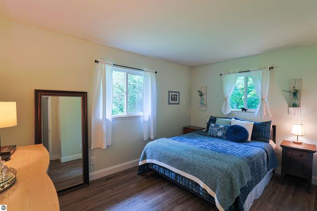 5190 S Vandecar Road, Mt Pleasant, MI 48858