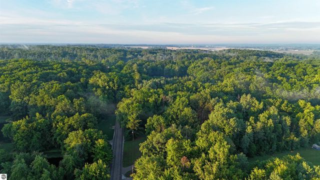 5190 S Vandecar Road, Mt Pleasant, MI 48858