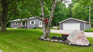 5190 S Vandecar Road, Mt Pleasant, MI 48858