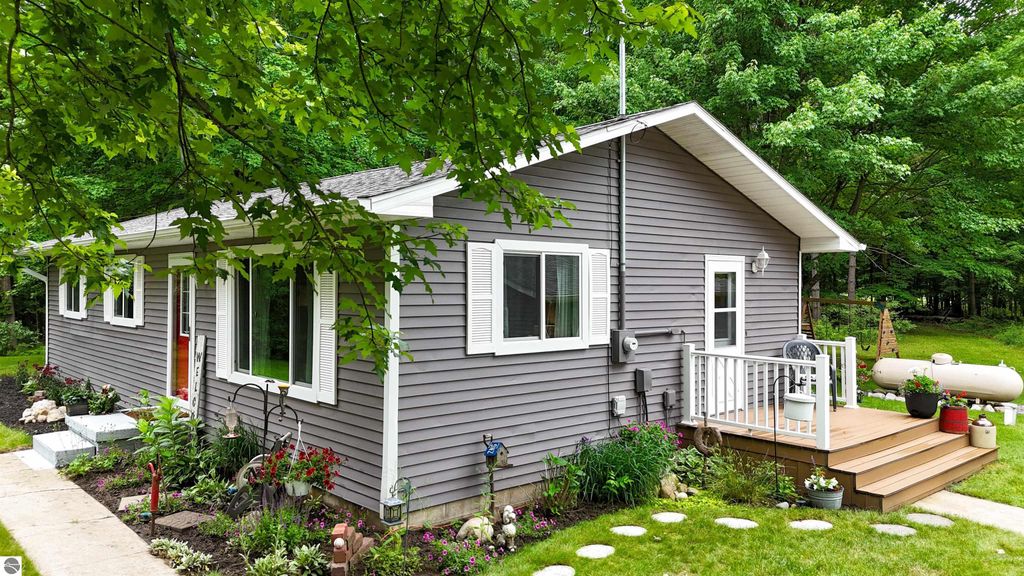 Image 2 of property listing at 5190 S Vandecar Road, Mt Pleasant, MI 48858