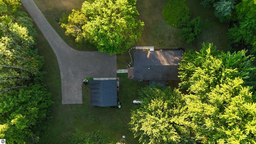 Image 21 of property listing at 5190 S Vandecar Road, Mt Pleasant, MI 48858