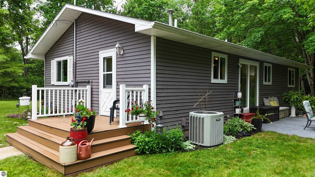 Image 3 of property listing at 5190 S Vandecar Road, Mt Pleasant, MI 48858