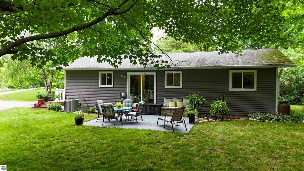 Image 4 of property listing at 5190 S Vandecar Road, Mt Pleasant, MI 48858