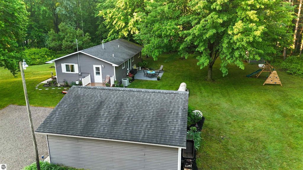 Image 5 of property listing at 5190 S Vandecar Road, Mt Pleasant, MI 48858