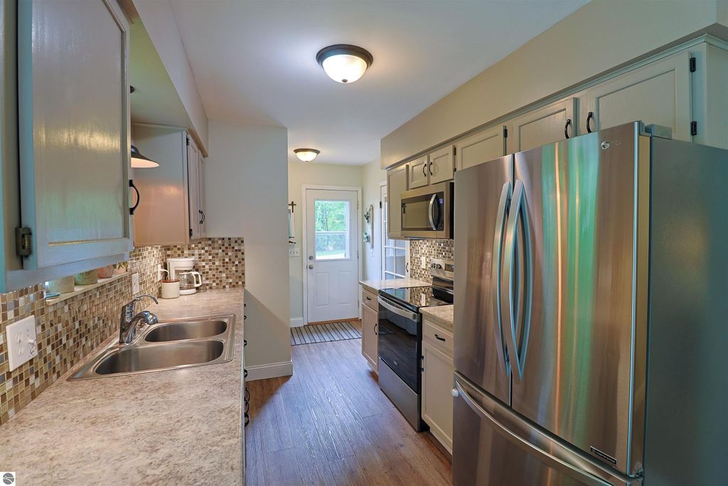 Image 7 of property listing at 5190 S Vandecar Road, Mt Pleasant, MI 48858