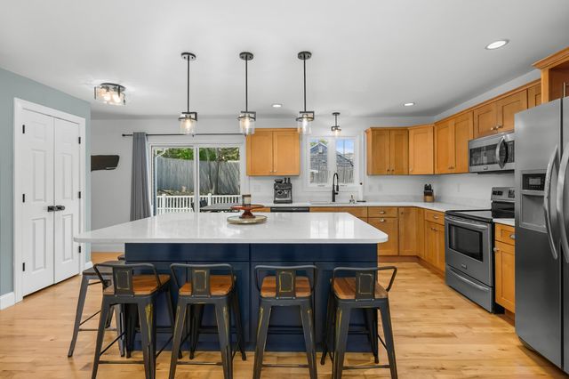 8 Lakeway Lane, Harwich, MA 02645