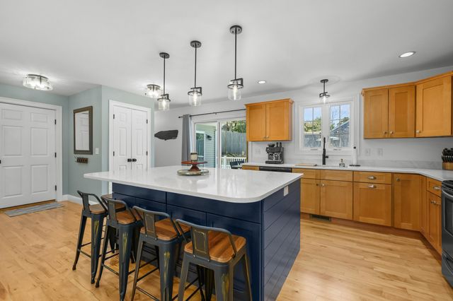 8 Lakeway Lane, Harwich, MA 02645
