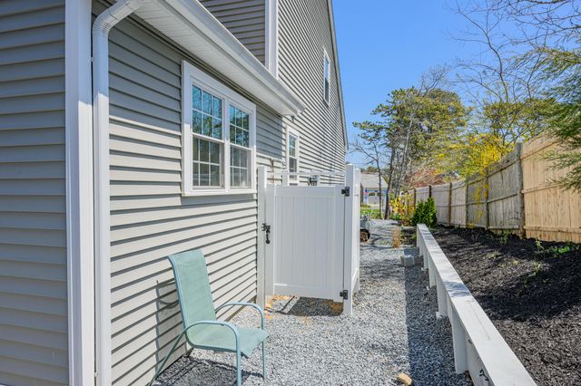 8 Lakeway Lane, Harwich, MA 02645