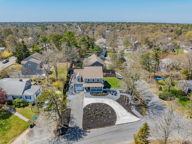 8 Lakeway Lane, Harwich, MA 02645