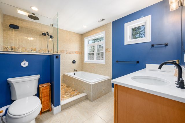 8 Lakeway Lane, Harwich, MA 02645