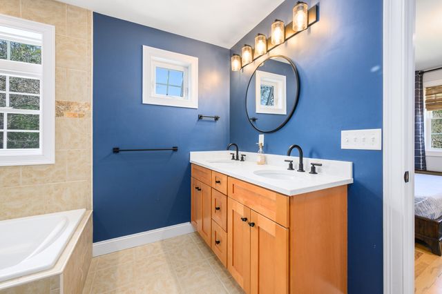 8 Lakeway Lane, Harwich, MA 02645