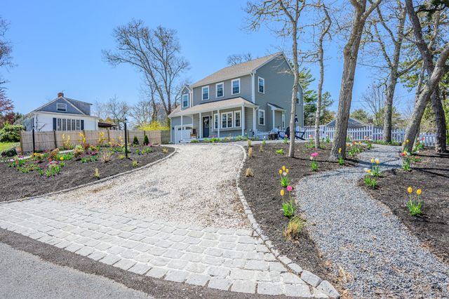 8 Lakeway Lane, Harwich, MA 02645