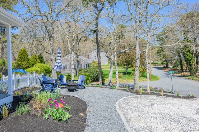 8 Lakeway Lane, Harwich, MA 02645
