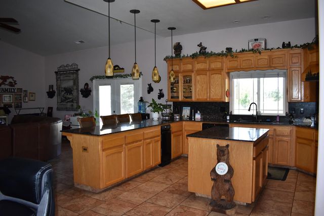 16398 Anaconda Road, Madera, CA 93636