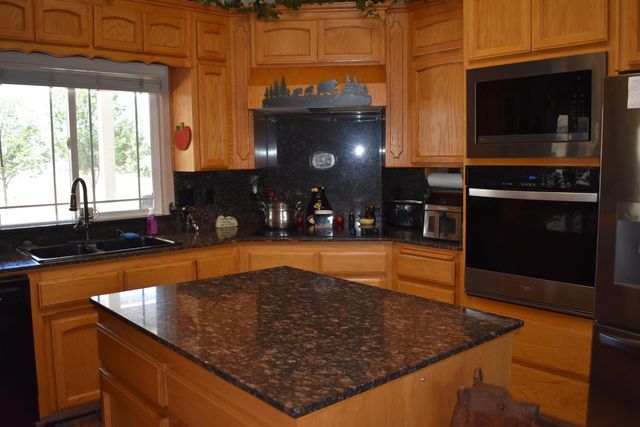16398 Anaconda Road, Madera, CA 93636
