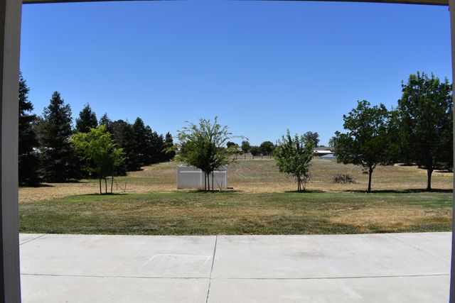 16398 Anaconda Road, Madera, CA 93636