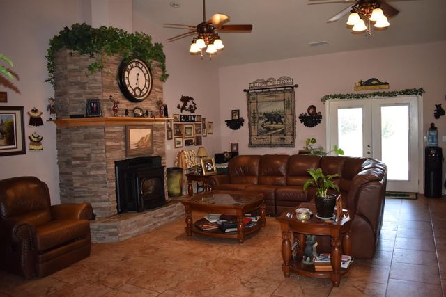 16398 Anaconda Road, Madera, CA 93636