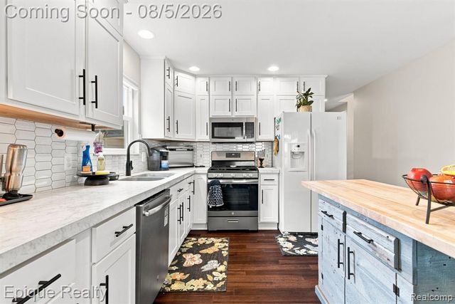 25 Melvin J Court, Oxford, MI 48371
