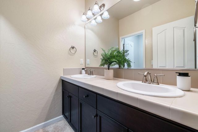 10612 N Dearing Avenue, Fresno, CA 93730