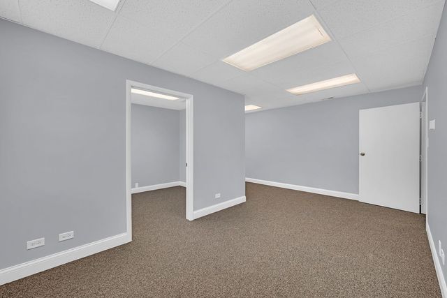 29W030 Main Street 202, Warrenville, IL 61087