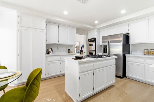 28360 Easton Lane, Saugus, CA 91350