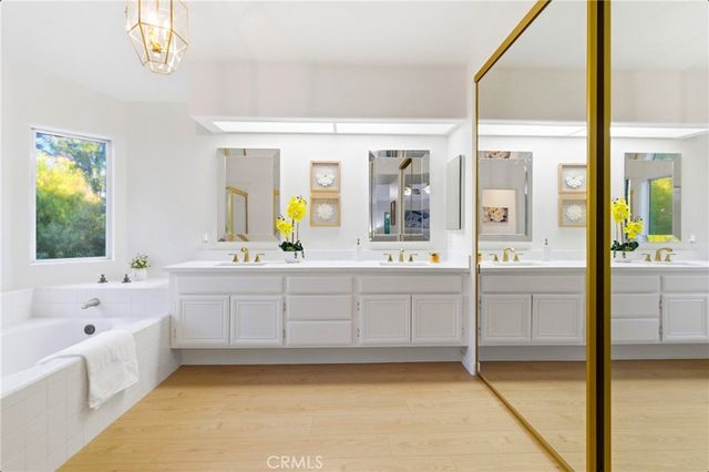28360 Easton Lane, Saugus, CA 91350