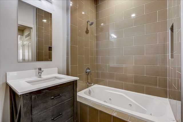 6456 S Woodlawn Avenue 2B, Chicago, IL 60637