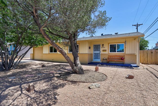 10424 Princess Jeanne Avenue NE, Albuquerque, NM 87112