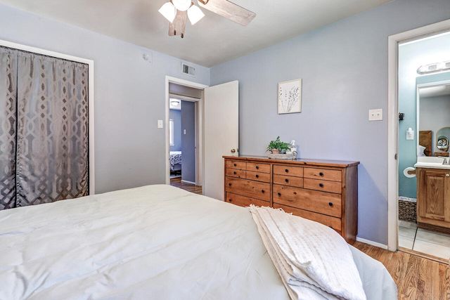 10424 Princess Jeanne Avenue NE, Albuquerque, NM 87112