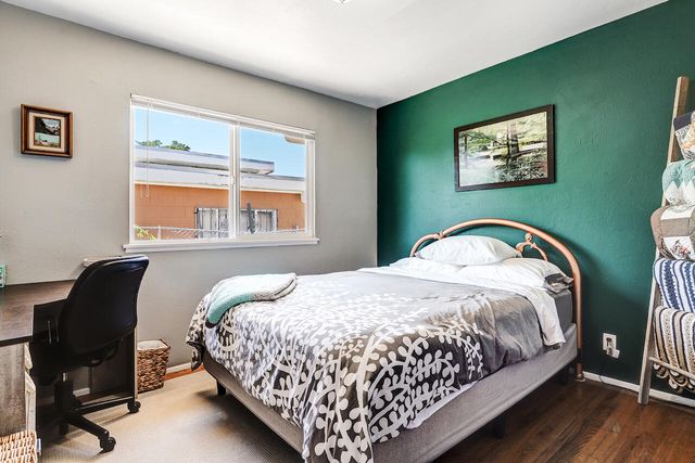 10424 Princess Jeanne Avenue NE, Albuquerque, NM 87112