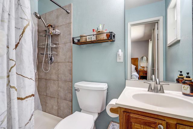 10424 Princess Jeanne Avenue NE, Albuquerque, NM 87112