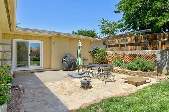 10424 Princess Jeanne Avenue NE, Albuquerque, NM 87112