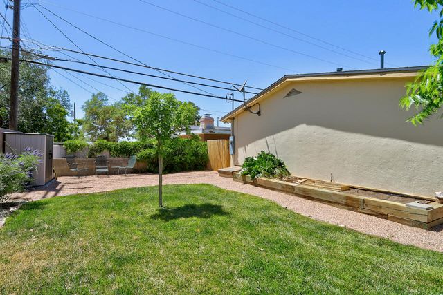 10424 Princess Jeanne Avenue NE, Albuquerque, NM 87112