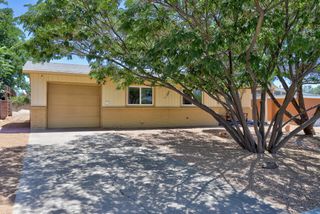 10424 Princess Jeanne Avenue NE, Albuquerque, NM 87112