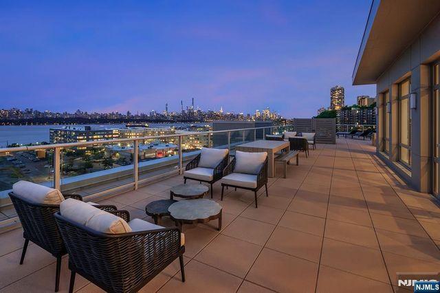 143 Old River Road 601, Edgewater, NJ 07020