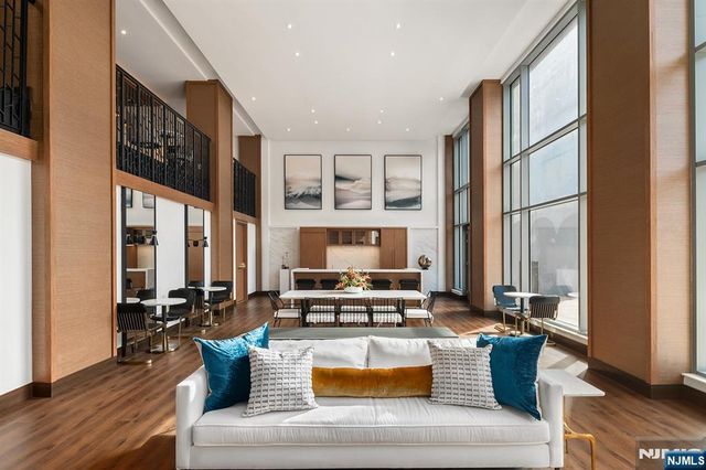 143 Old River Road 601, Edgewater, NJ 07020