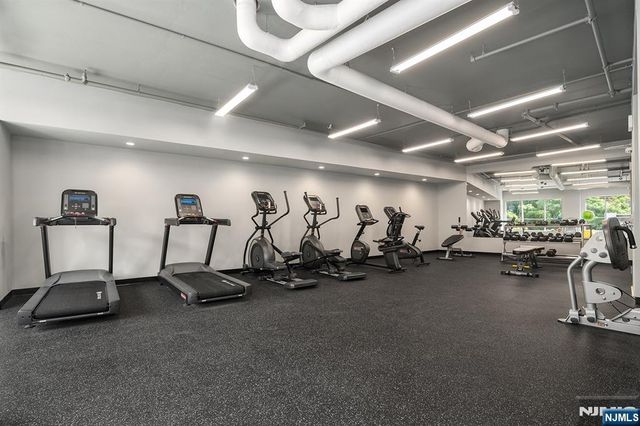 143 Old River Road 601, Edgewater, NJ 07020