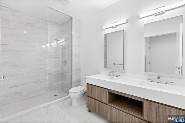 143 Old River Road 601, Edgewater, NJ 07020