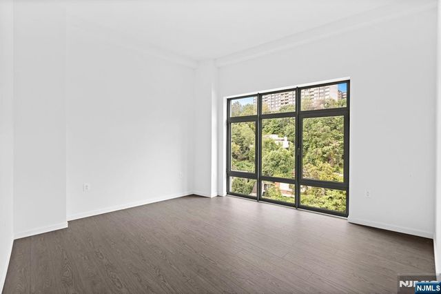 143 Old River Road 601, Edgewater, NJ 07020