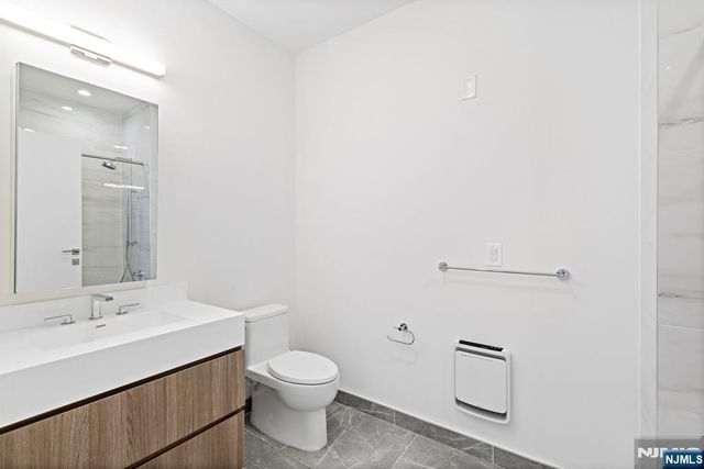 143 Old River Road 601, Edgewater, NJ 07020