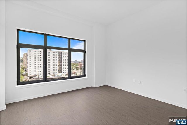 143 Old River Road 601, Edgewater, NJ 07020