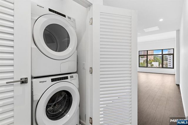 143 Old River Road 601, Edgewater, NJ 07020