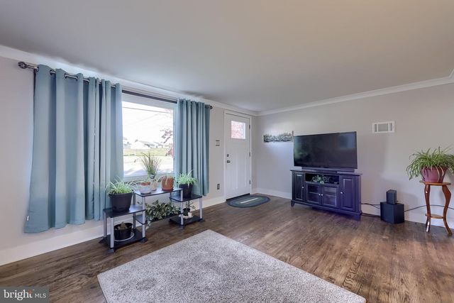 2761 OAKLAND RD, Dover, PA 17315