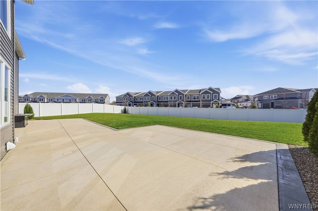 3353 Cedar Valley, Hamburg, NY 14075