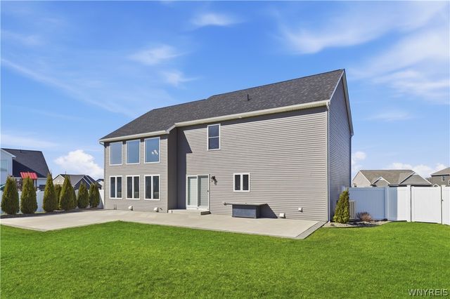 3353 Cedar Valley, Hamburg, NY 14075