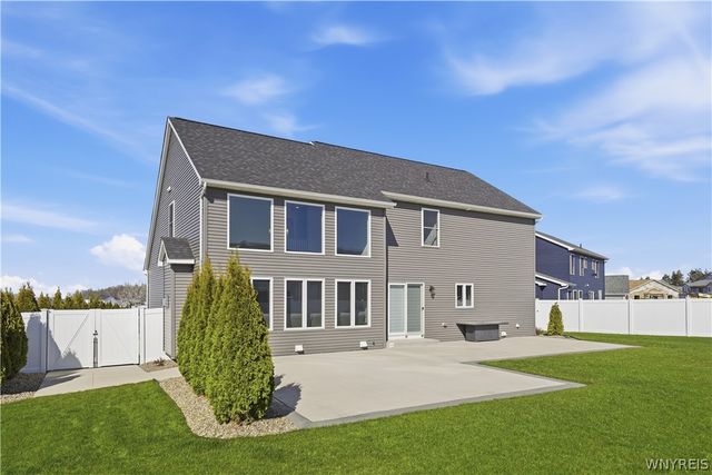 3353 Cedar Valley, Hamburg, NY 14075